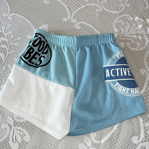 Tricolor shorts - Picture 2 of 2